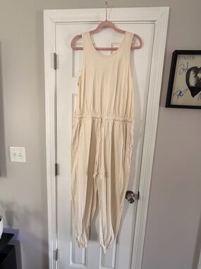 Universal Thread Cream Sleeveless Drawstring Jumpsuit